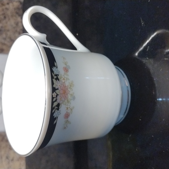 Crown Ming Jian Shiang Cups - Picture 2 of 8